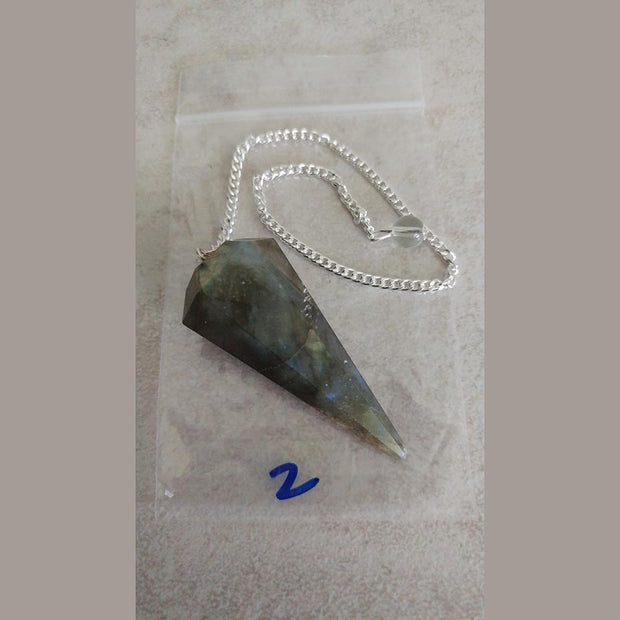 Labradorite treats disorders of the eyes and brain, relieves stress and regulates metabolism