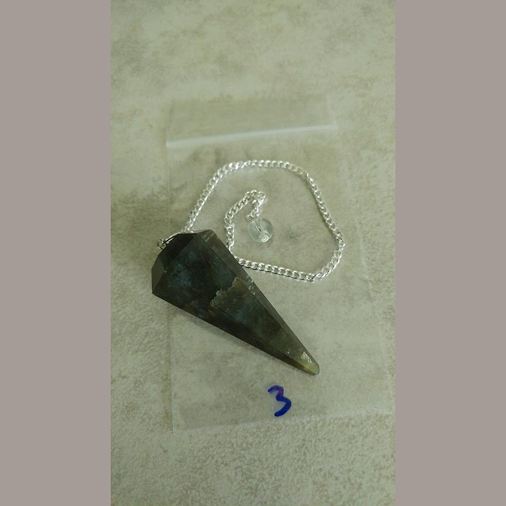 Labradorite treats disorders of the eyes and brain, relieves stress and regulates metabolism