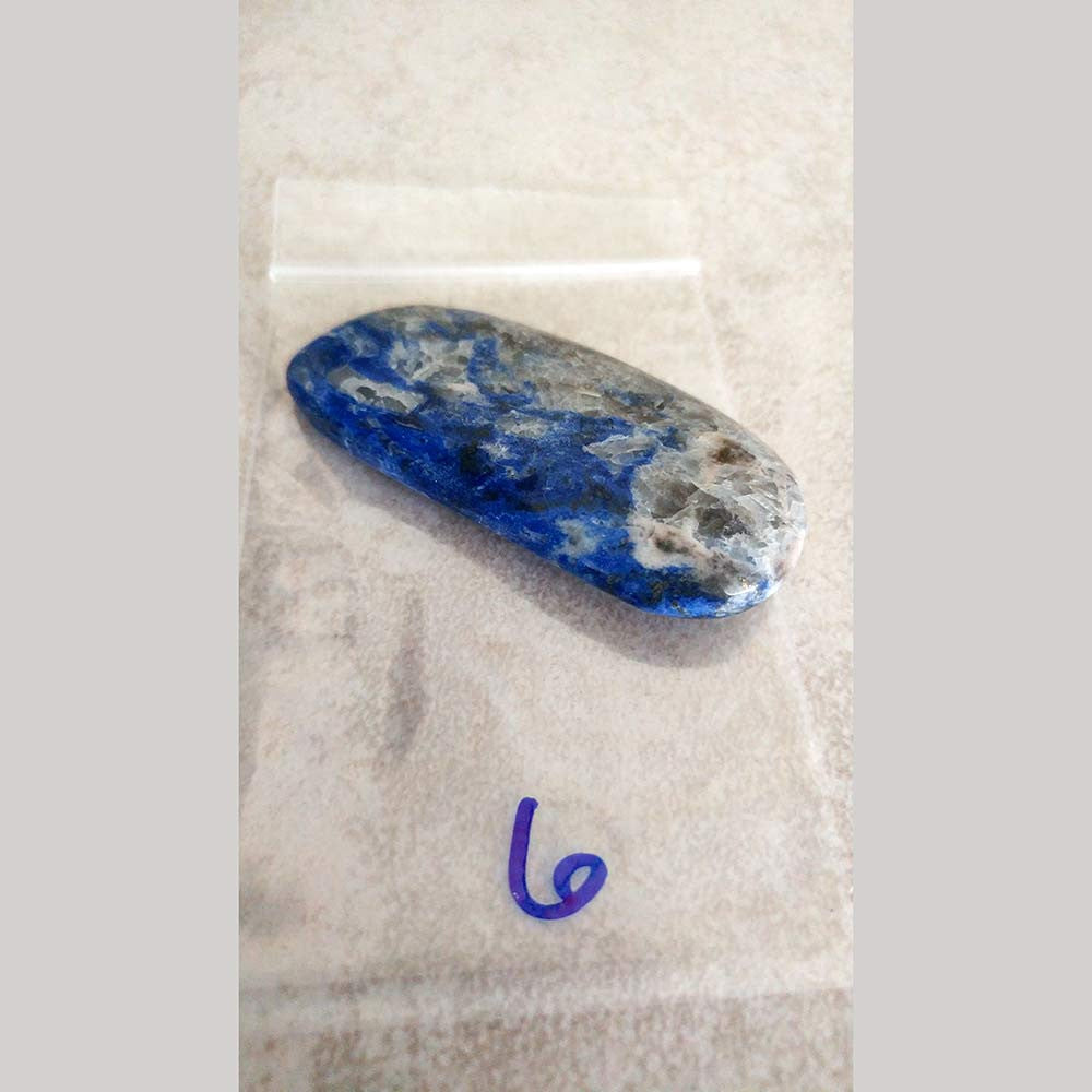  Lapis Lazuli reminds us of the power of the spoken word, fosters full verbal expression, and clears problems