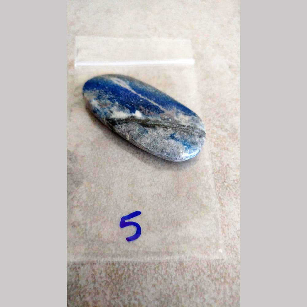  Lapis Lazuli reminds us of the power of the spoken word, fosters full verbal expression, and clears problems