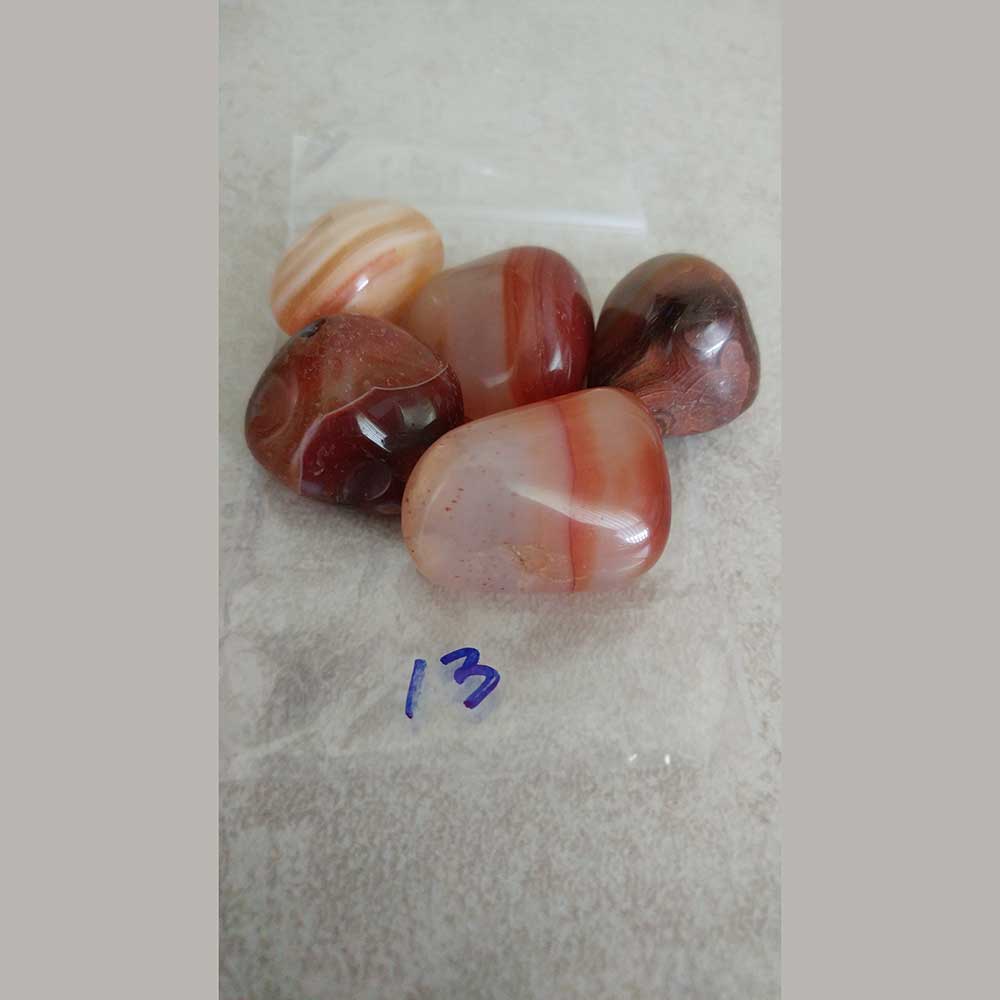 Agate stabilizes the aura, eliminating and transforming negative ene