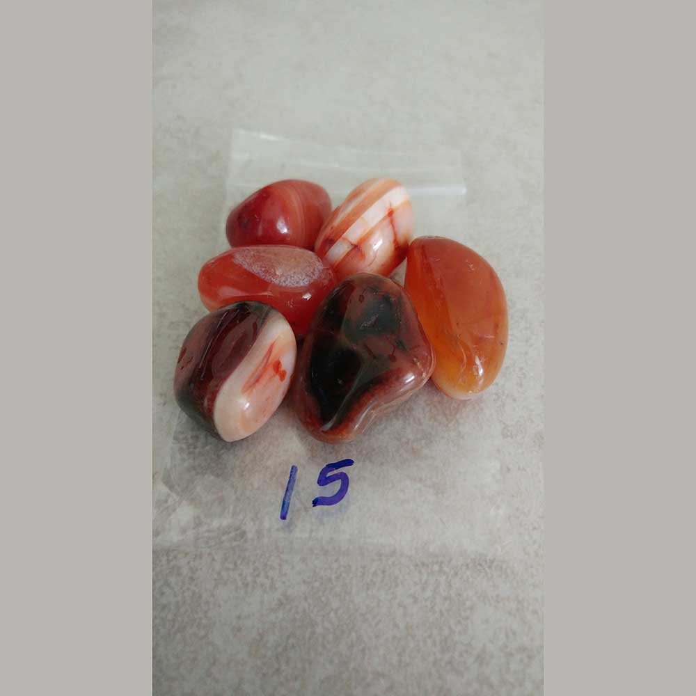 Agate stabilizes the aura, eliminating and transforming negative ene